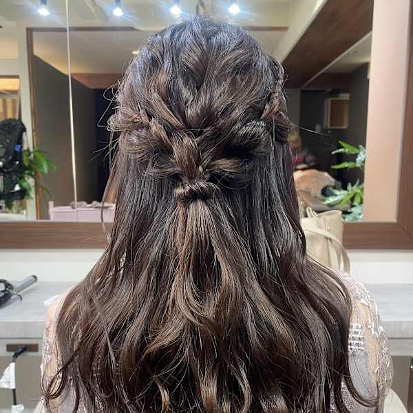 【特別な日の特別ヘア】ハーフアップ