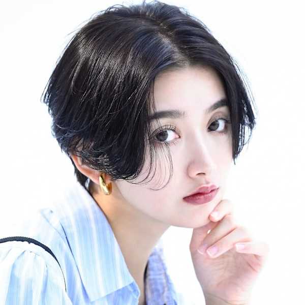 [Inity]フェザーショート×ブルーカラー[縮毛矯正/髪質|Inity 江坂