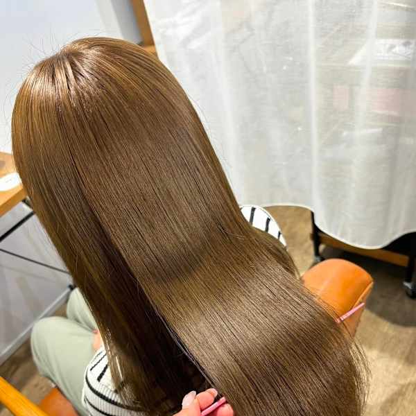 髪質改善トリートメントくすみワンカラーロングヘアー|ARBRE hair&make