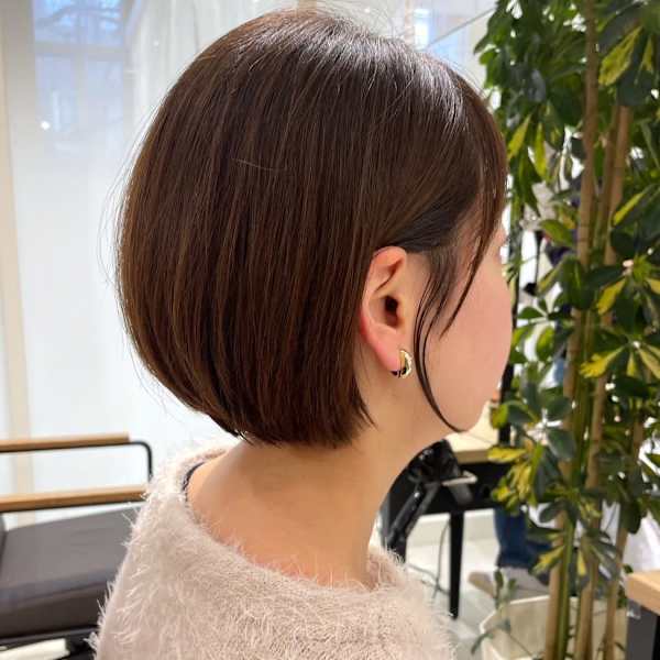 耳掛けボブ　丸みショートボブ　ベージュカラー　20代30代