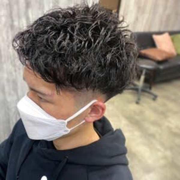 0.4mmフェード×ツイスパ(オールピン)[博多美容室]|BREAZE