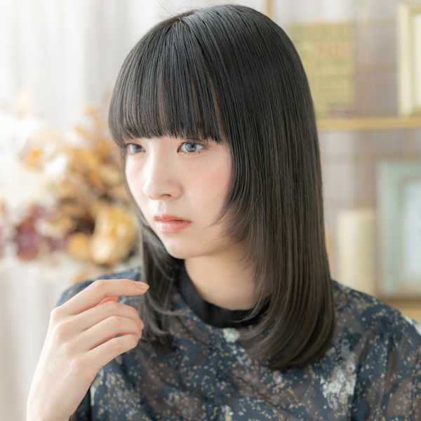 姫カットブルーグレージュ大人ガーリーミディ　ブルーカラー