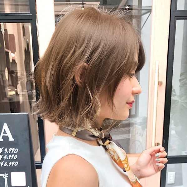 大阪外ハネボブハイライトカラー大人可愛いボブ