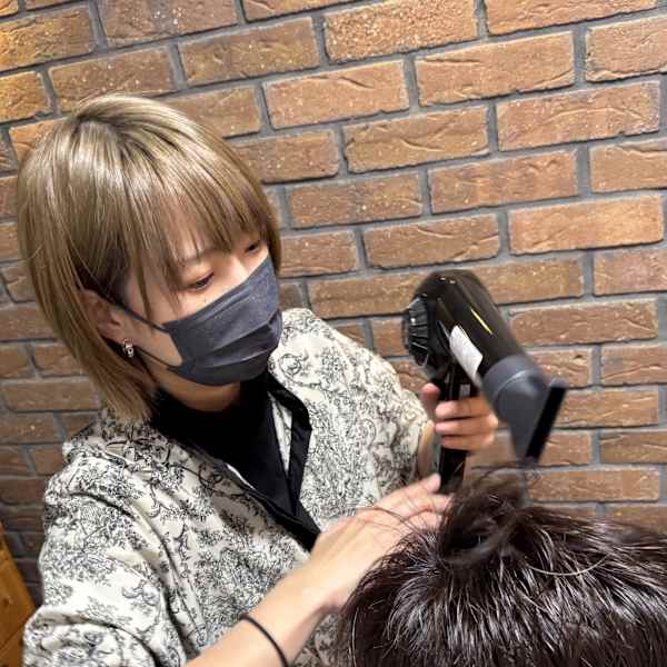 men's salon HARE【メンズサロン ハレ】のスタッフ紹介。Kana　