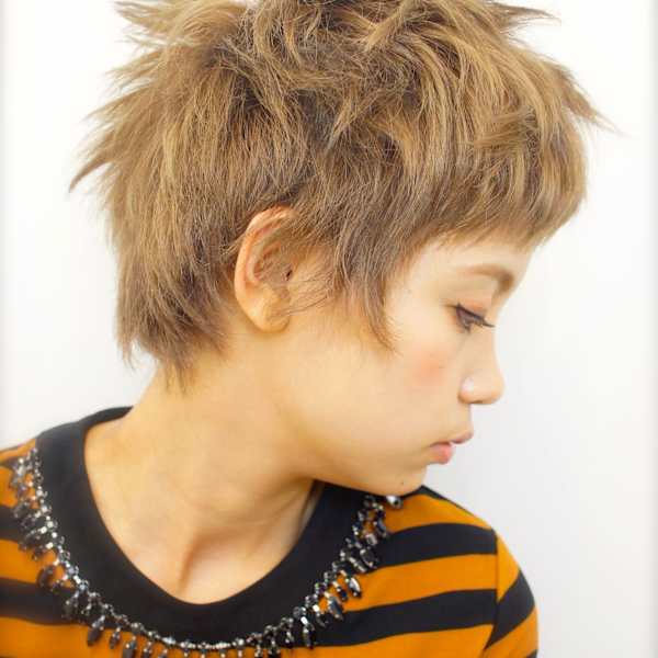 個性的なレディースベリーショート　カット上手い美容院　表参道