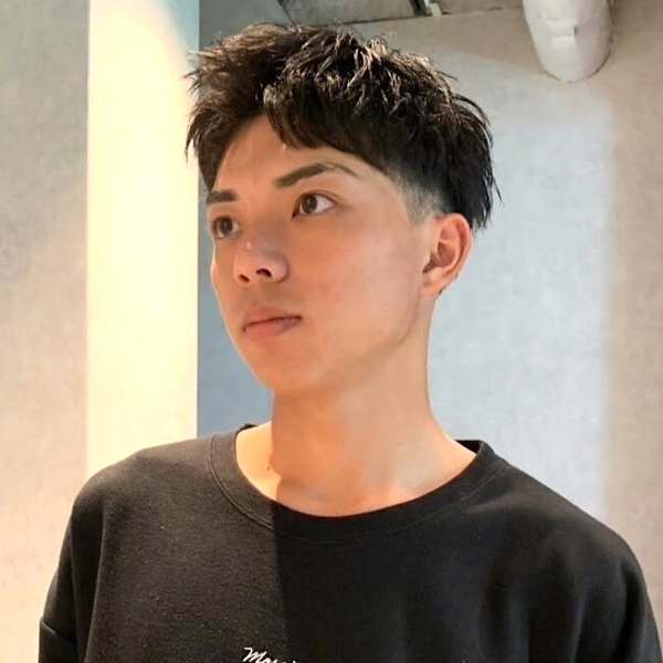 刈り上げ ツーブロック メンズショート アップバング 20代