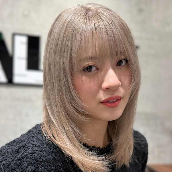 顔周りレイヤーホワイトミルクティー渋谷ケアブリーチケアカラー