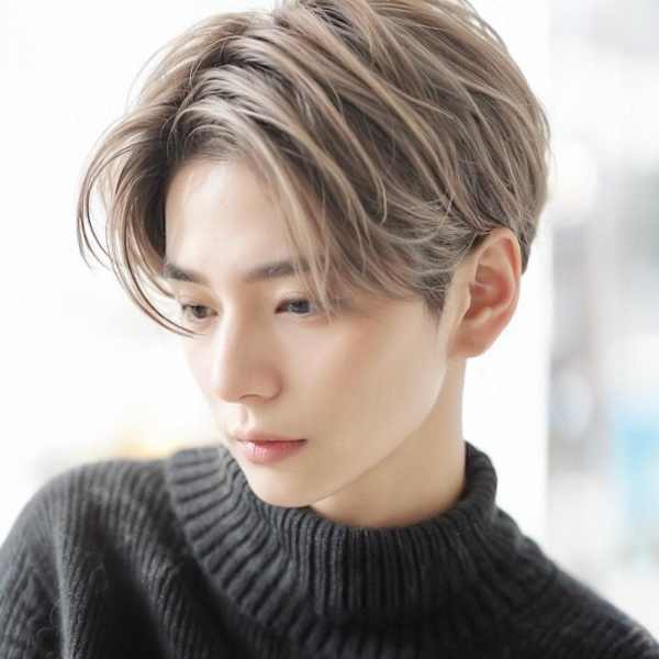 アッシュベージュ 長め前髪 センターパート