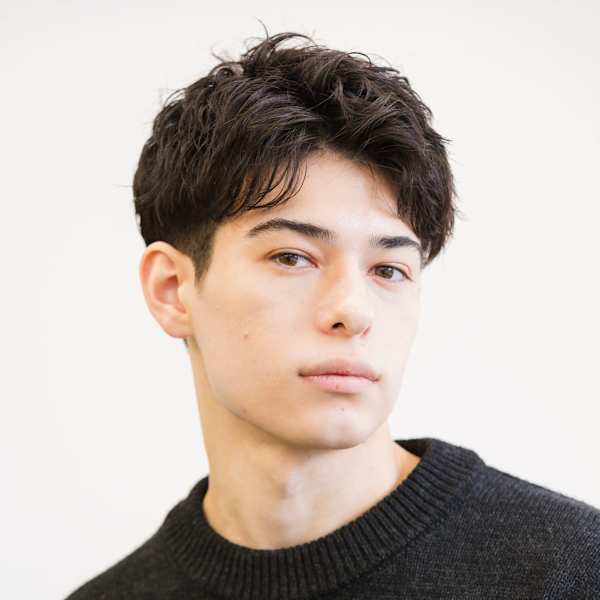 スーツ短髪ツーブロック束感モテ黒髪