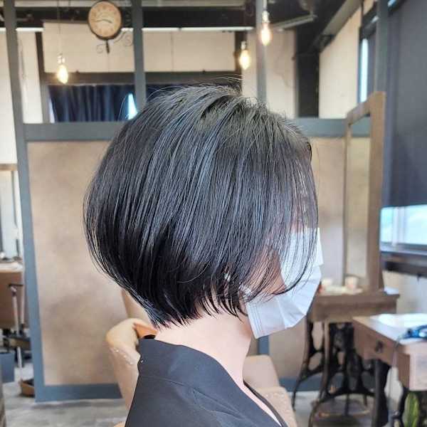 黒髪ショートボブ