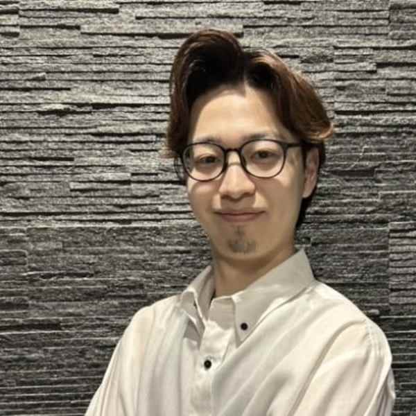 ヒロ銀座ヘアーサロン 五反田店【ヒロギンザヘアーサロンゴタンダテン】のスタッフ紹介。阿曽真樹