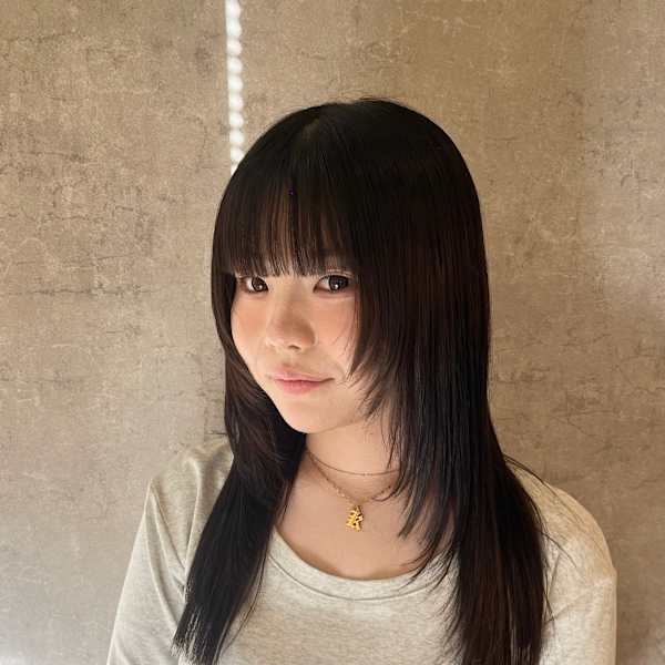 重めバングにザクザクレイヤー！