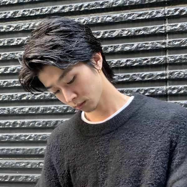 大人男性髪ナチュラルセンターパート