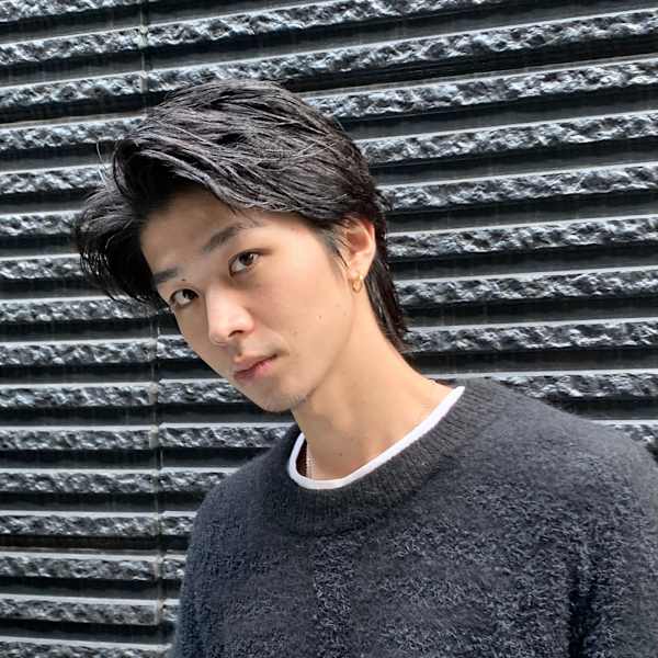 大人男性髪ナチュラルセンターパート