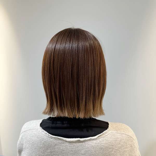 赤羽切りっぱなしボブインナーカラーを活かしたブラウンベージュ