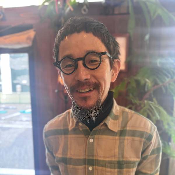 komorebi hair works【コモレビ】のスタッフ紹介。安岡　和宏
