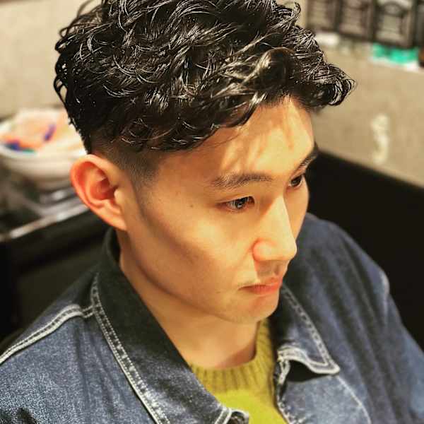  ツーブロフェード/スパイラルパーマ　床屋　理容室　