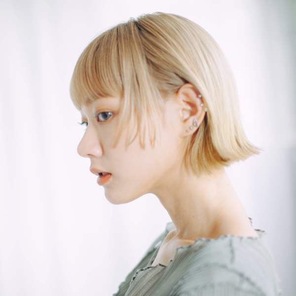 ニュアンスハイトーンボブウルフ