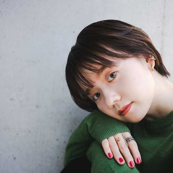 横顔美人!男性にも人気のある骨格補正の小顔ショート