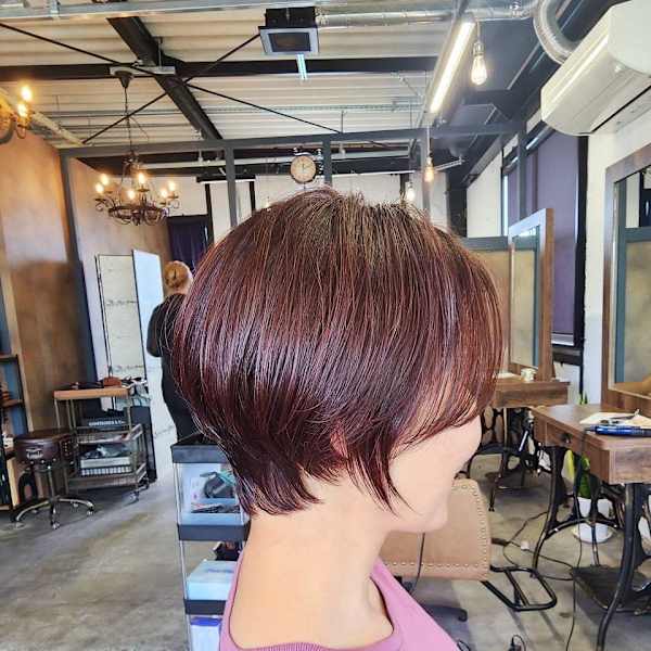 大人女性の小顔ショート