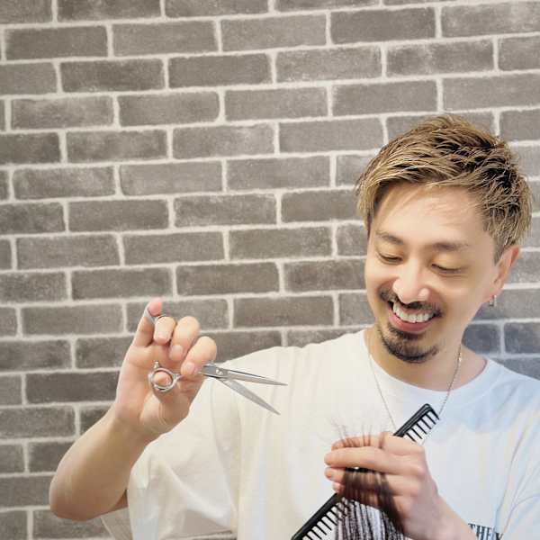 SHINY HAIR DaiCe【シャイニー ヘアー ダイス】のスタッフ紹介。シャイニー ヘアー ダイス