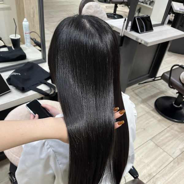 Mako / 暗髪 髪質改善 艶髪 縮毛矯正 ストレート