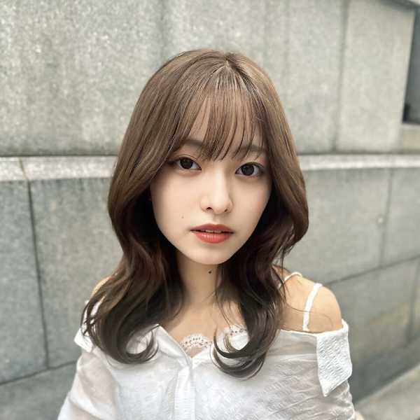 たっぷり透明感のくびれセミディ