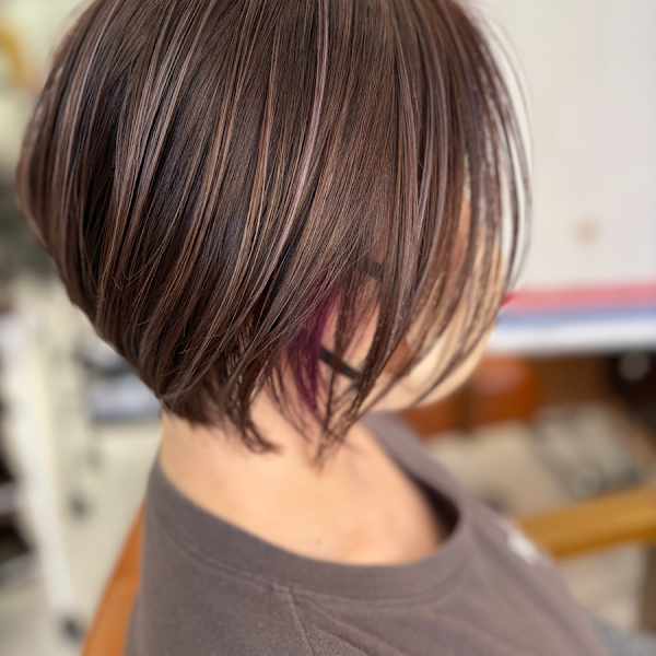 白髪をおしゃれに活かして楽しむ大人のグレイヘア（ハーフ）