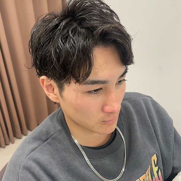 メンズダークアッシュマッシュセンターパートニュアンスパーマ