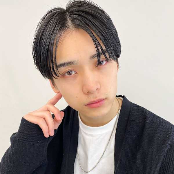 毛流れハンサムショートセンターパートメンズ黒髪爽やか