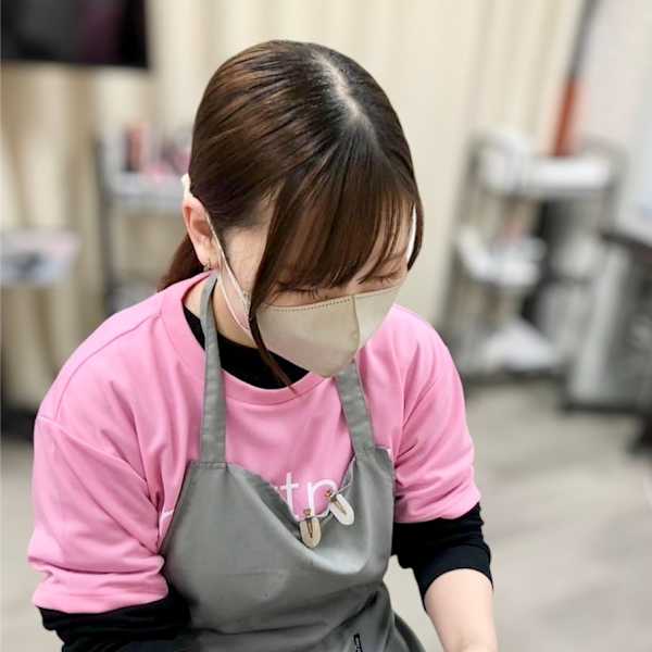 はあとねいる十三店【ハアトネイルジュウソウテン】のスタッフ紹介。シオリ