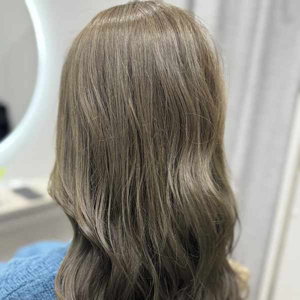 オリーブベージュ