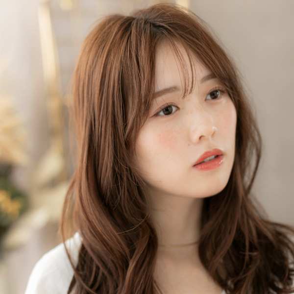 センターパート抜け感ゆるふわエアリーミディ　細めハイライト|COVER HAIR bliss【カバーヘア ブリス】大宮/大宮西口店