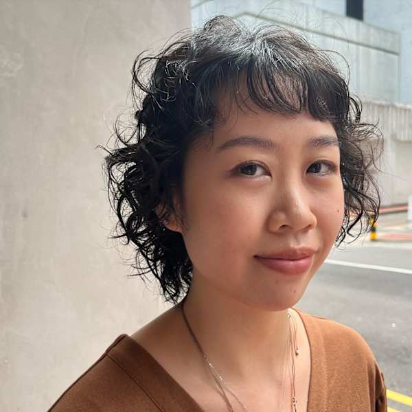 Lady’s perm style 