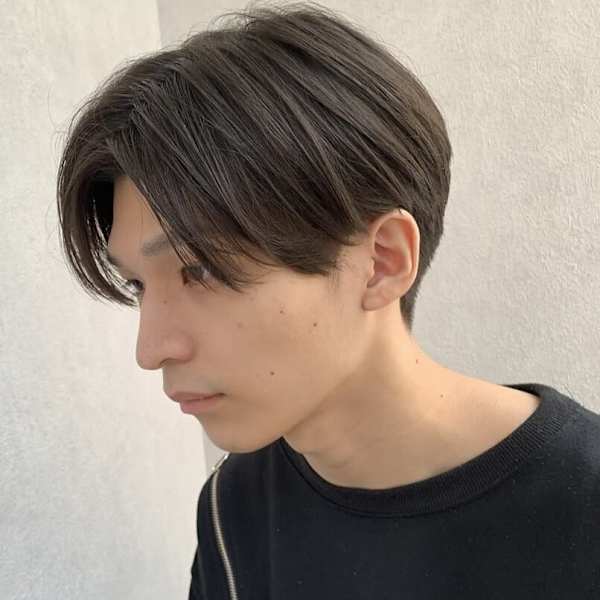 センターパート　ショートマッシュ　爽やか　20代　黒髪