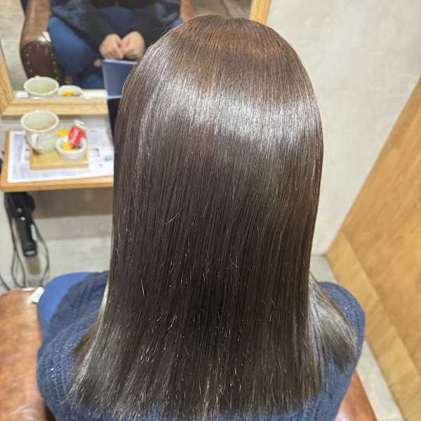 オリーブベージュ