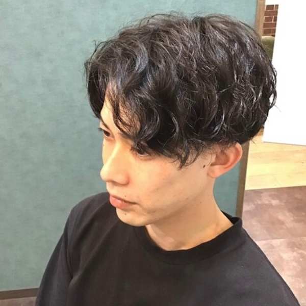 センターパート/前下がりスパイラルウェーブ|HAIR SPACE Charme