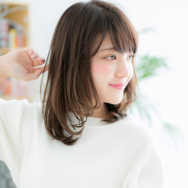 ニュアンスカラーで内巻きワンカール