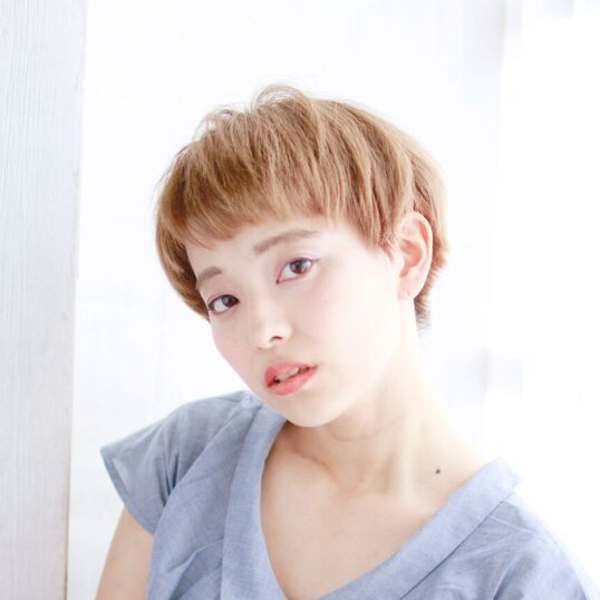 ハイトーンショートバングボブ