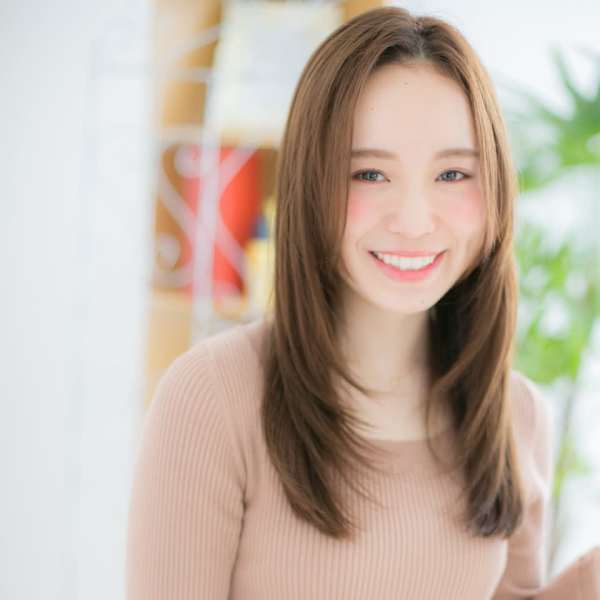 暖色系カラー×ツヤ髪エアーストレート