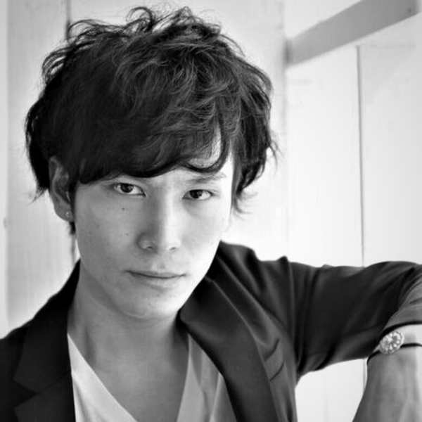 綾野剛 髪型 ワイルド&ジェントルマンアシンメトリーパーマ