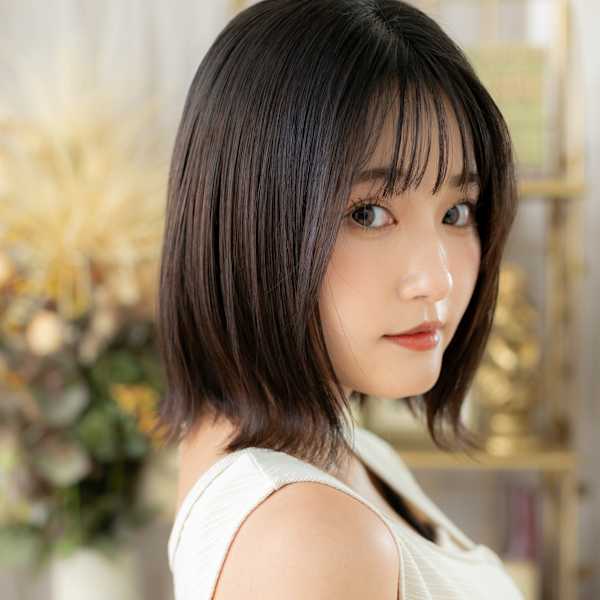 艶感ダークアッシュ切りっぱなしミディアム　くすみベージュ