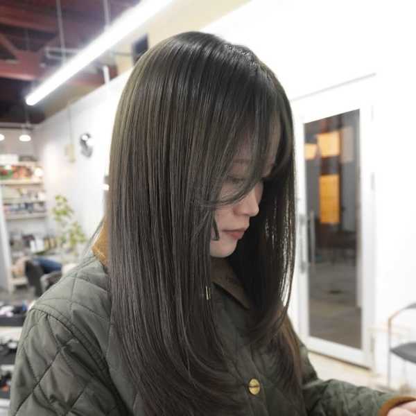 カーキベージュ×レイヤーカット