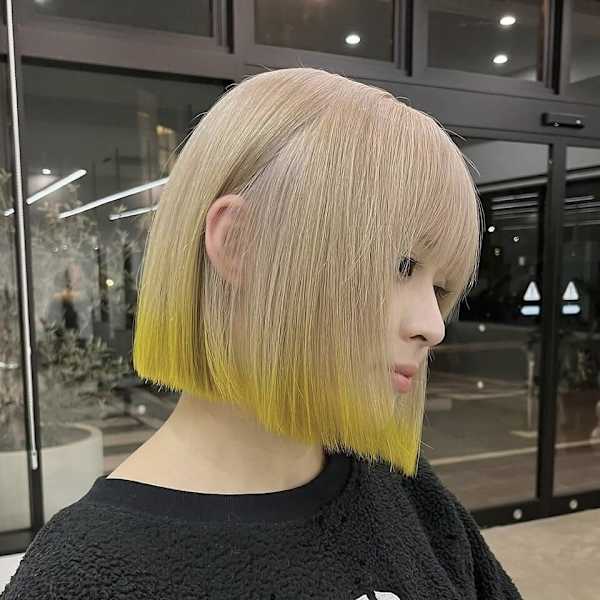 10代20代ミディアムストレートタッセルボブハイトーン