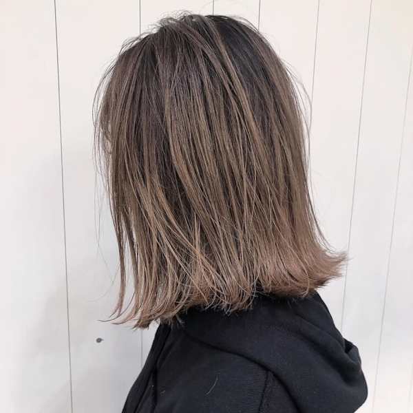 バレイヤージュカラー×切りっぱなしミディアム