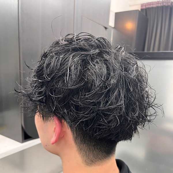 刈り上げ ツーブロック マッシュ 黒髪 無造作パーマ