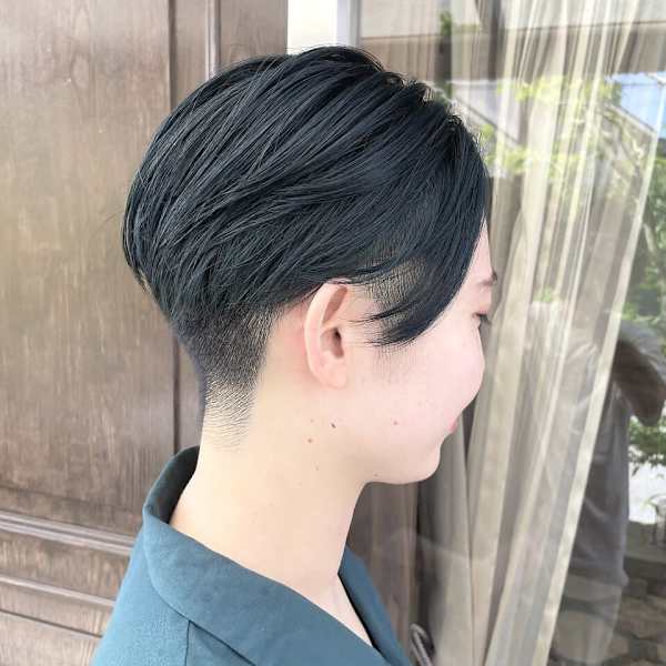 刈り上げツーブロックハンサムショートグレーアッシュ