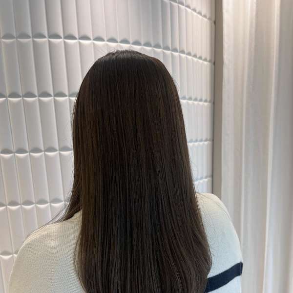 オリーブベージュ