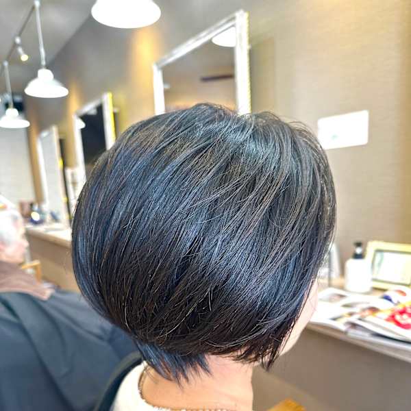 大人ショートミルクテーベージュハイライトレイヤーボブウルフ