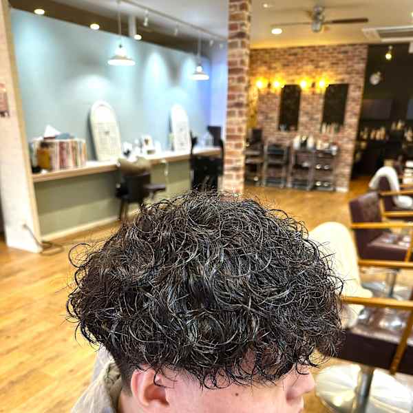 ツイストスパイラルパーマツーブロックマッシュメッシュフェード|HAIR MAKE ROSY 八軒店